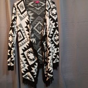 B&W design fringe Sweater
